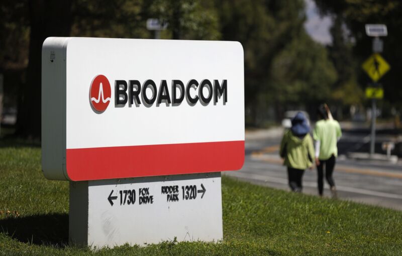 Broadcom plans a rapid transition to subscription revenue for VMware