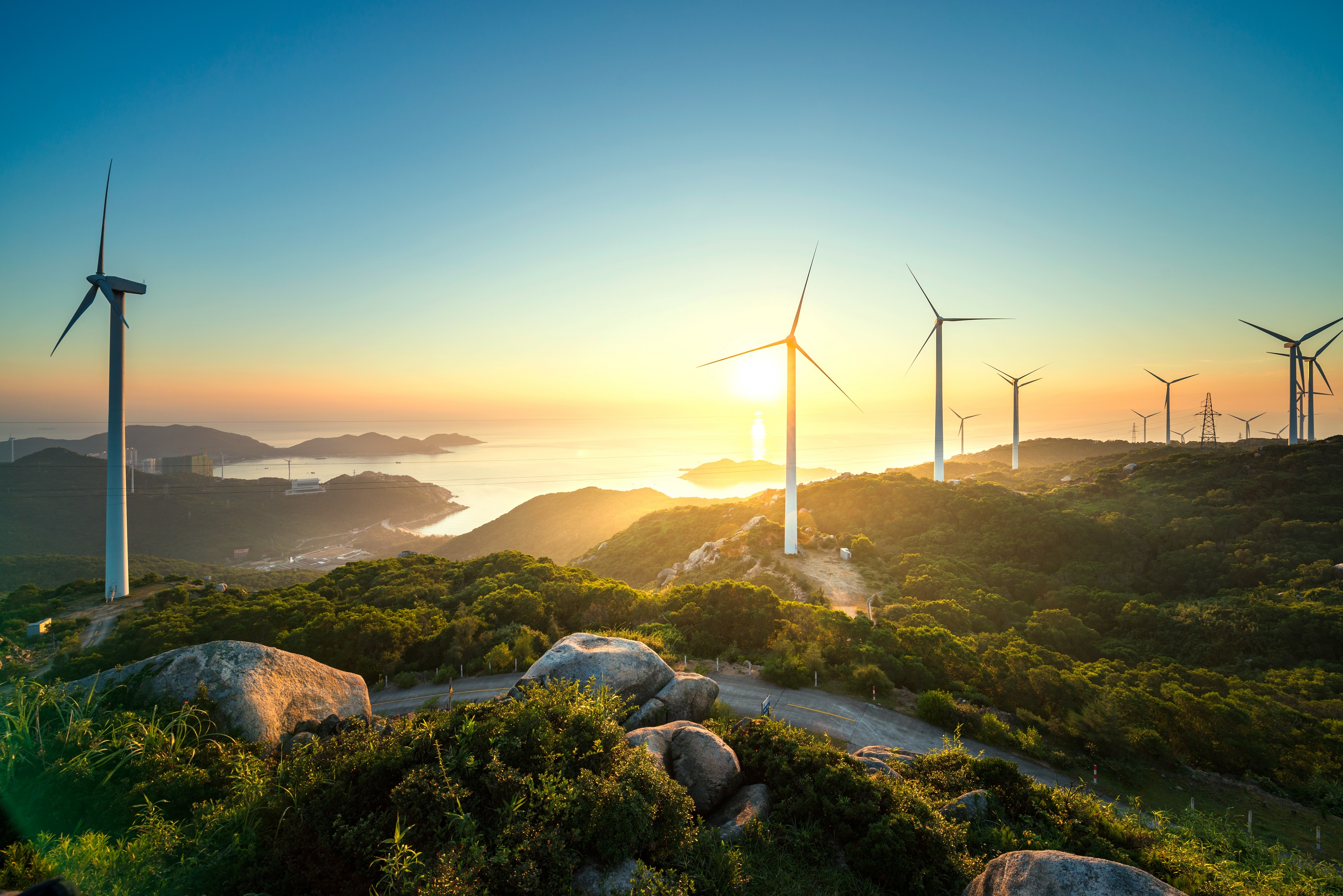 Schneider Electric calls for greater efforts to accelerate the energy transition and address the energy crisis: decarbonization and efficiency are key