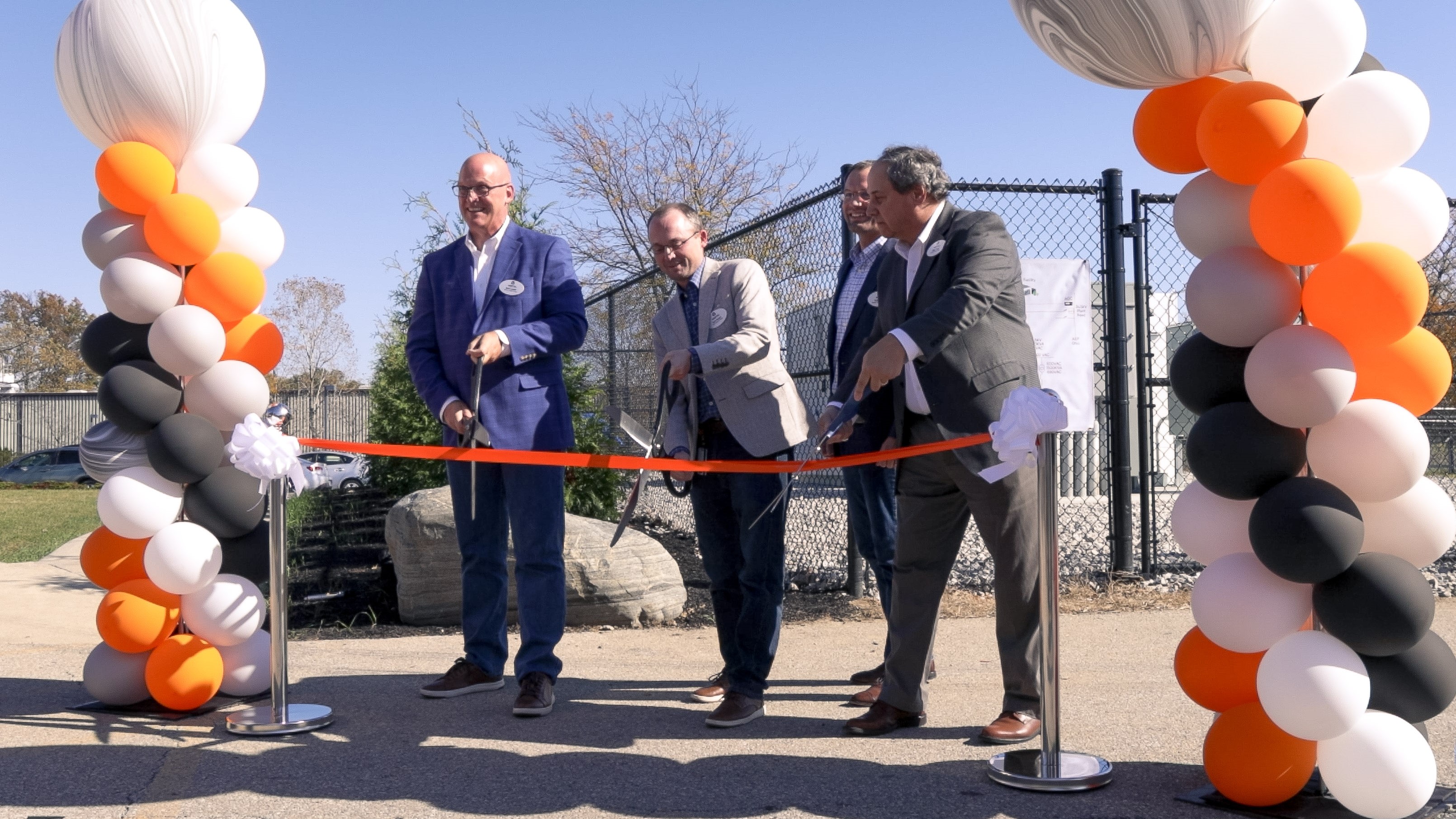 Vertiv Unveils Customer Experience Center and Data Center Microgrid Installation at Delaware, Ohio Facility