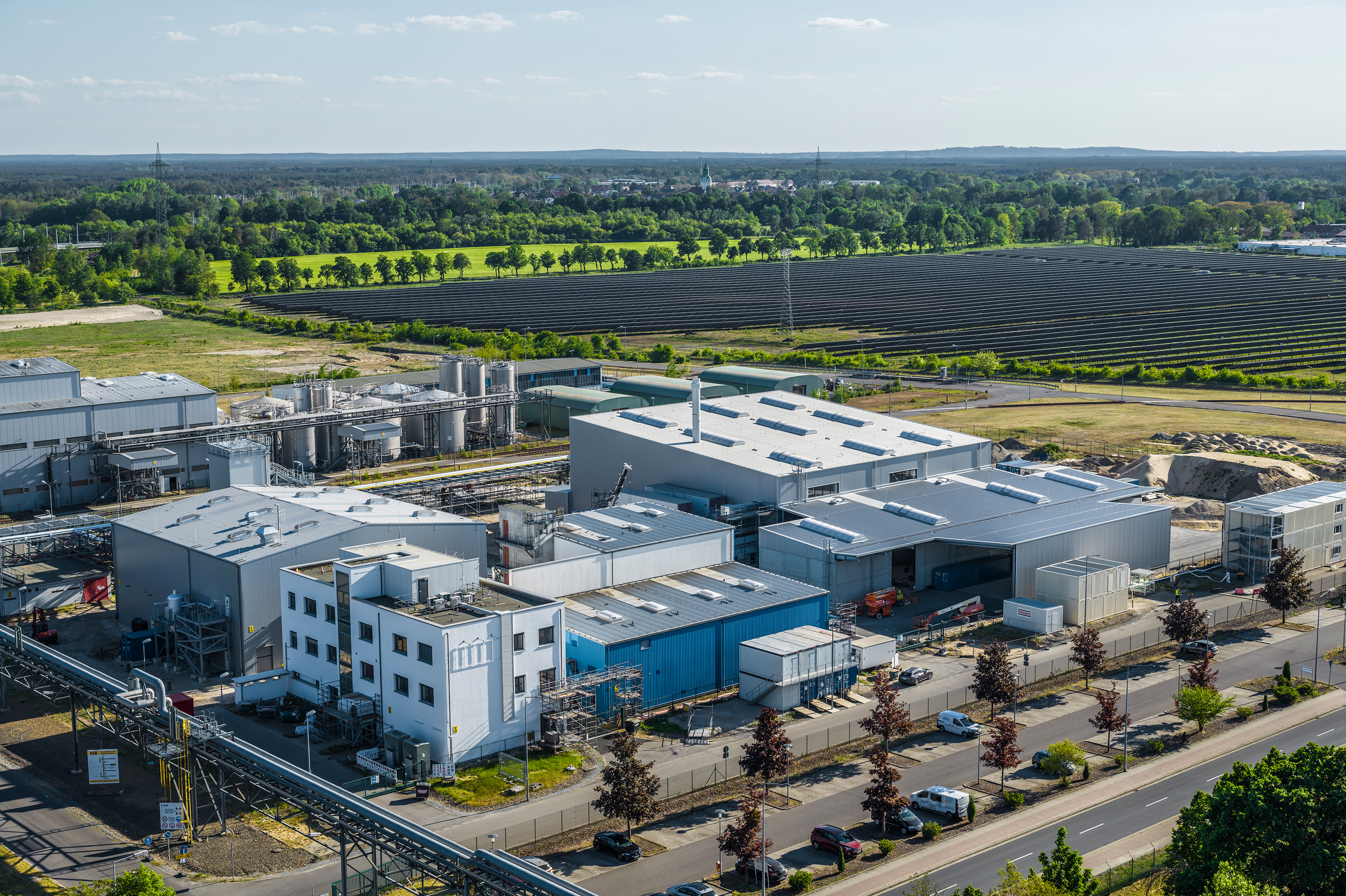 BASF nimmt Batterierecycling-Anlage zur Herstellung von Schwarzmasse in Schwarzheide, Deutschland, in Betrieb / BASF starts commercial operation of Black Mass plant for Battery Recycling in Schwarzheide, Germany