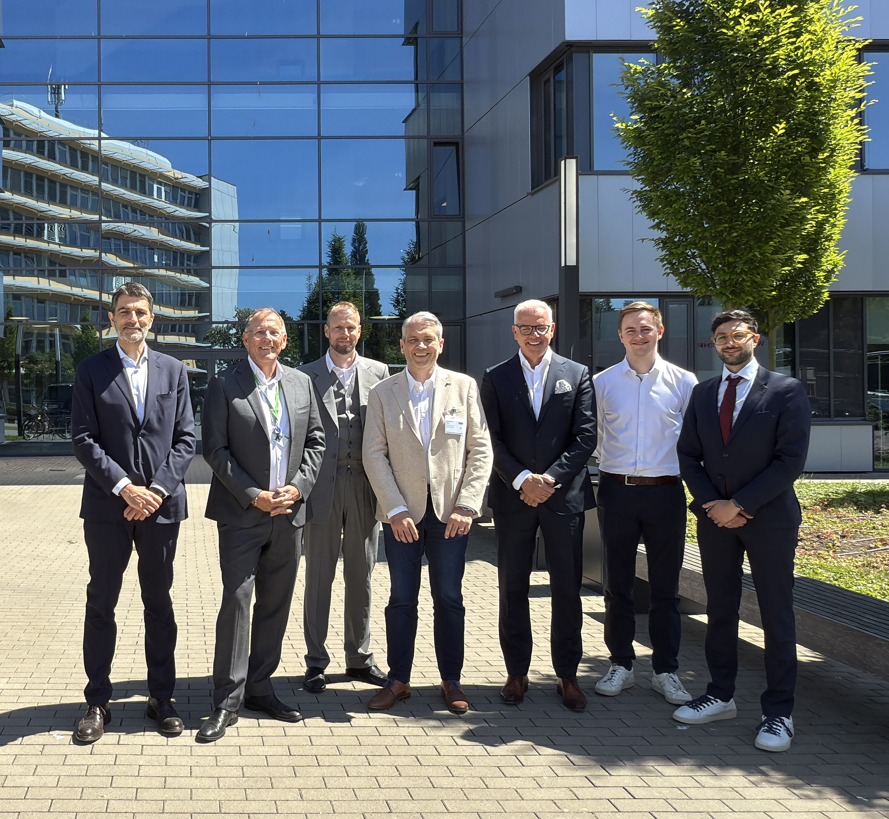 BASF Coatings signed strategic partnership agreement with TOYOTA Motor Europe to develop its Body&Paint program. / BASF Coatings schließt strategische Partnerschaft mit TOYOTA Motor Europe zur Entwicklung des Body&Paint-Programms.